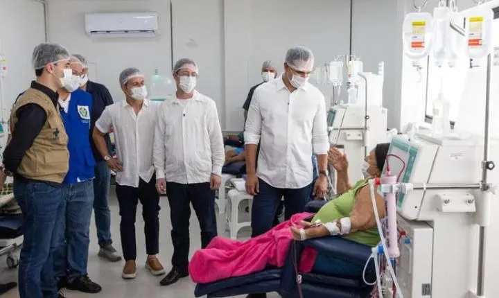 Lucas Ribeiro visita Centro de Hemodiálise de Pombal e participa de entrega de veículos para Saúde no Sertão