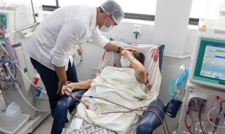 Lucas Ribeiro visita Centro de Hemodiálise de Pombal e participa de entrega de veículos para Saúde no Sertão